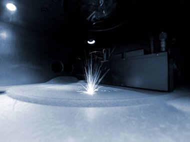 Metal baskı yapan 3D yazıcı. Metal için lazer sinterleme makinesi.