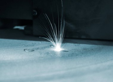 Metal baskı yapan 3D yazıcı. Metal için lazer sinterleme makinesi.