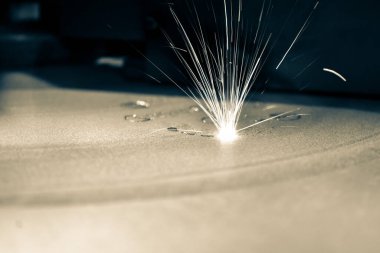 Metal baskı yapan 3D yazıcı. Metal için lazer sinterleme makinesi.