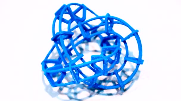Modelo 3D impresso modelo na impressora 3d a partir de plástico quente fundido. — Vídeo de Stock