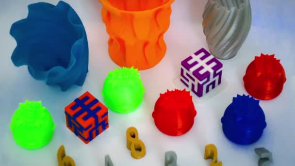 Modelo 3D impreso modelo en impresora 3d de plástico fundido en caliente. — Vídeos de Stock