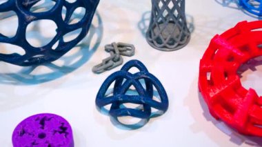 3D model, sıcak erimiş plastikten 3D yazıcıya yazdırılmış..