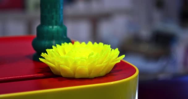 3D model printed model on 3d printer from hot molten plastic. — Stock Video