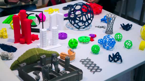 3D model gedrukt model op 3D printer van heet gesmolten kunststof. — Stockvideo