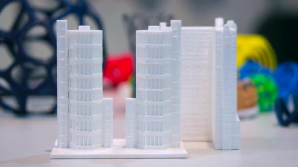 3D model tištěný na 3D tiskárně z žárově roztaveného plastu. — Stock video