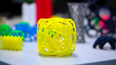 3D model, sıcak erimiş plastikten 3D yazıcıya yazdırılmış..