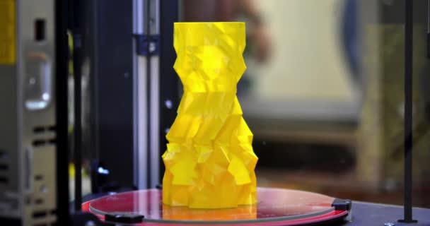 Modelo 3D impreso modelo en impresora 3d de plástico fundido en caliente — Vídeos de Stock