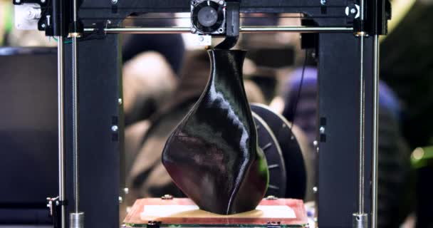 Procesdrukmodel op 3D-printer. Hoogtechnologische digitale printer — Stockvideo