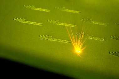 Metal tozundan üç boyutlu nesne yazdıran 3D yazıcı