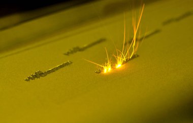 Metal tozundan üç boyutlu nesne yazdıran 3D yazıcı.