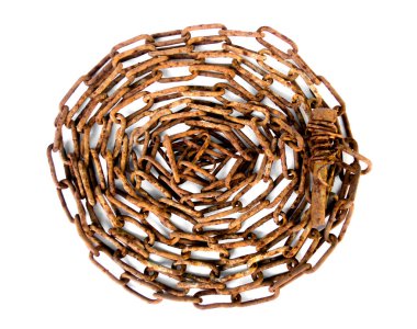 Eski paslı vida eski paslı bir zincir üzerinde yatıyor. Zincir formdadır