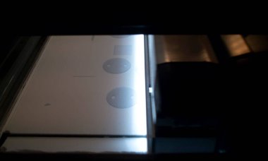 Endüstriyel toz 3D yazıcı yazdırma işlemi.