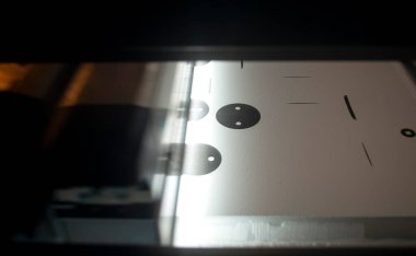 Toz 3D yazıcı beyaz toz poliyamitten modeller yazdırıyor