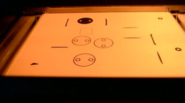 Endüstriyel profesyonel toz 3D yazıcı yazdırma süreci.