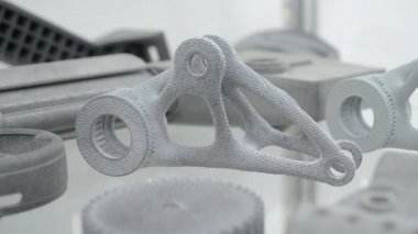 Endüstriyel toz 3D yazıcıya basılan nesne.