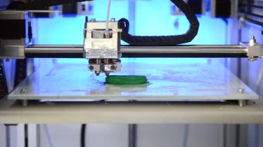 3d yazıcı parlak yeşil model yakın plan.