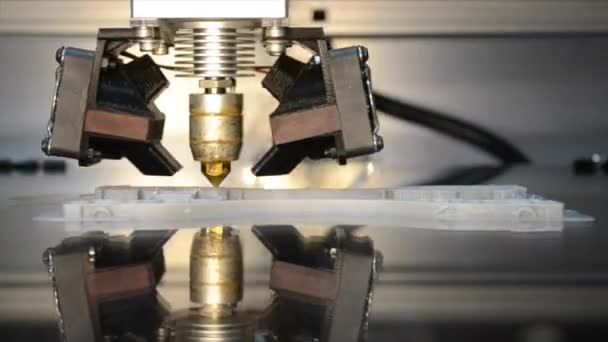 Working 3d printer, head of 3d printer in action — Stock Video