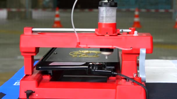 3D-printer voor vloeibaar deeg — Stockvideo