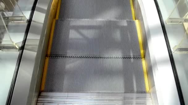 Empty escalator close-up — Stock Video