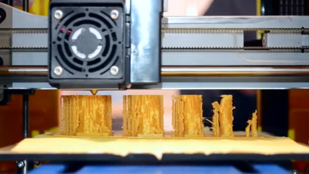 3d printer printing object — Stock Video