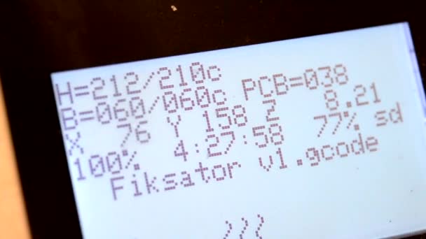 Övervaka med siffror arbete process 3d-skrivare — Stockvideo