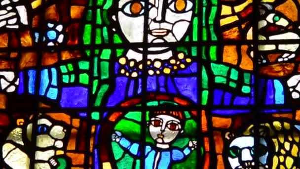 Woman with child stained glass — Stock Video