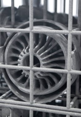 Erimiş plastik baruttan 3 boyutlu yazıcıya yakın plan baskı yapılmış. Erimiş poliyamid tozundan 3 boyutlu yazıcıya basılmış bir model. Yeni modern 3D baskı teknolojisi. Çoklu Jet Füzyon MJF teknolojisi