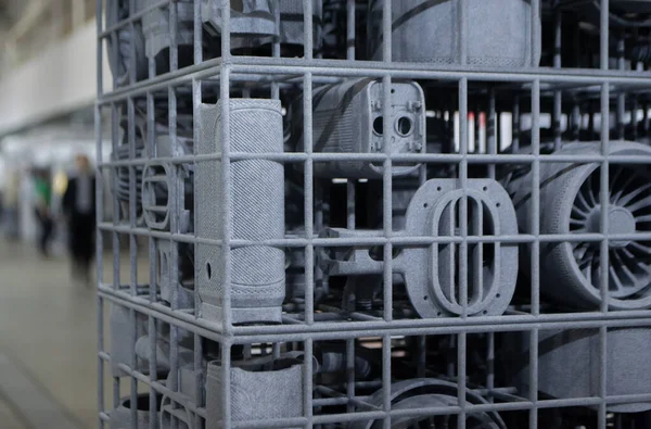 Erimiş plastik baruttan 3 boyutlu yazıcıya yakın plan baskı yapılmış. Erimiş poliyamid tozundan 3 boyutlu yazıcıya basılmış bir model. Yeni modern 3D baskı teknolojisi. Çoklu Jet Füzyon MJF teknolojisi