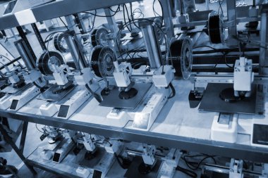 Birçok 3D yazıcı nesne yazdırıyor. 3 boyutlu yazıcılar erimiş plastikten model çıkarıyorlar. 3D yazıcılar erimiş plastikten şekil yaratıyor. Yeni modern 3D yazıcı teknolojileri