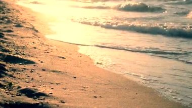 Deniz kum güneş yola yakın çekim