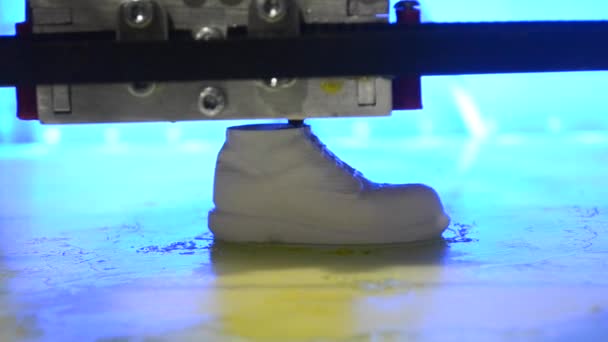 3D nyomtató egy olyan modell formájában a cipő — Stock videók