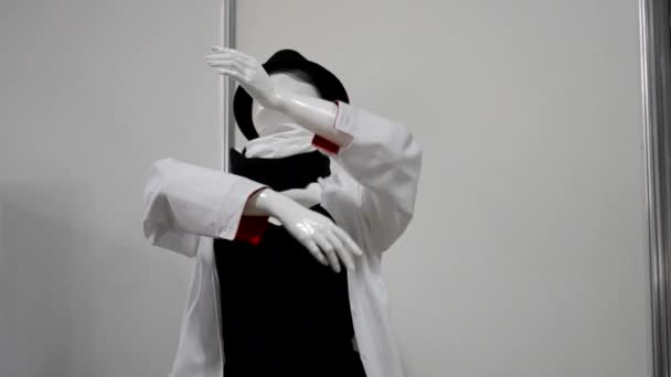 Moving mannequin in clothes — Stock Video