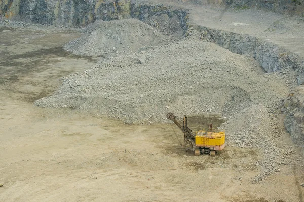 Maschine zum Schneiden von Granit im Granitbruch — Stockfoto