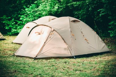 Çadır için ormandaki turizm