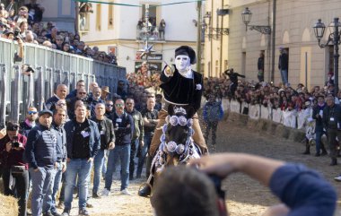 Oristano Sartiglia, geleneksel Sardinya karnavalı, İtalya