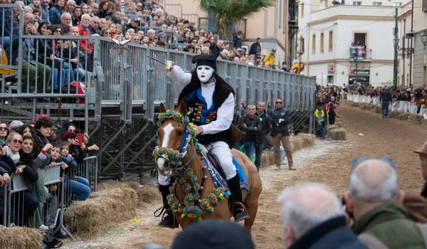 意大利撒丁岛传统狂欢节奥里斯塔诺的Sartiglia — 图库照片