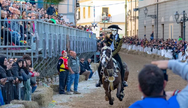 Oristano Sartiglia, geleneksel Sardinya karnavalı, İtalya