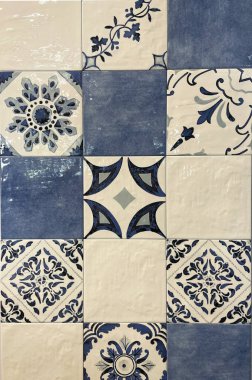 Çeşitli renk tonlarında sanatsal seramik mozaik