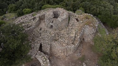 Sardinya Nuraghe, Nuraghe Adoni Villanova Tulo, Sardinya, Barbagia 'daki Antik Taş Kule