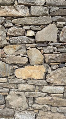 Doğal Taşlarla Geleneksel Kuru Taş Duvar dokusu