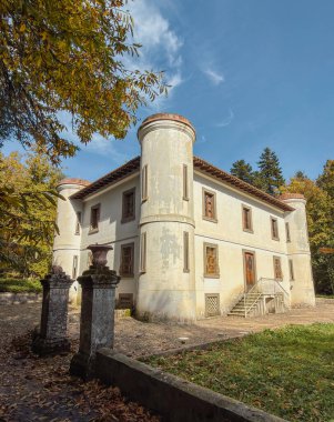 Badde Salighes, Sardinya 'daki Villa Piercy, ormanla çevrili tarihi bir konut.