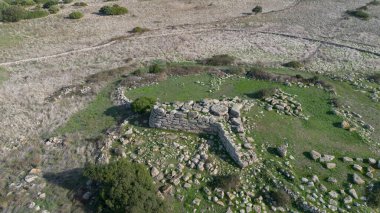 Siddi 'deki Giants Sa Domu de Sorcu' nun Megalitik Mezarı 'nın havadan görünüşü
