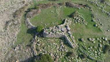 Siddi 'deki Giants Sa Domu de Sorcu' nun Megalitik Mezarı 'nın havadan görünüşü