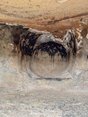 Sardinya Domus de Janas Genna Salixi Antik Kaya Kesimli Mezar