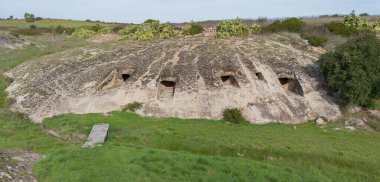 Sardinya Domus de Janas Genna Salixi Antik Kaya Kesimli Mezar