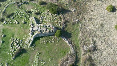 Siddi 'deki Giants Sa Domu de Sorcu' nun Megalitik Mezarı 'nın havadan görünüşü