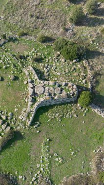 Siddi 'deki Giants Sa Domu de Sorcu' nun Megalitik Mezarı 'nın havadan görünüşü