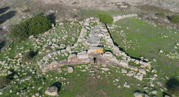 Siddi 'deki Giants Sa Domu de Sorcu' nun Megalitik Mezarı 'nın havadan görünüşü