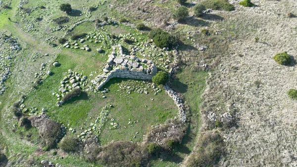 Siddi 'deki Giants Sa Domu de Sorcu' nun Megalitik Mezarı 'nın havadan görünüşü