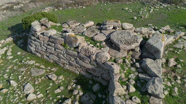 Siddi 'deki Giants Sa Domu de Sorcu' nun Megalitik Mezarı 'nın havadan görünüşü